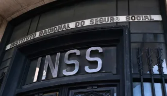 INSS aumenta análise de aposentadorias por robôs e nega benefício em seis minutos