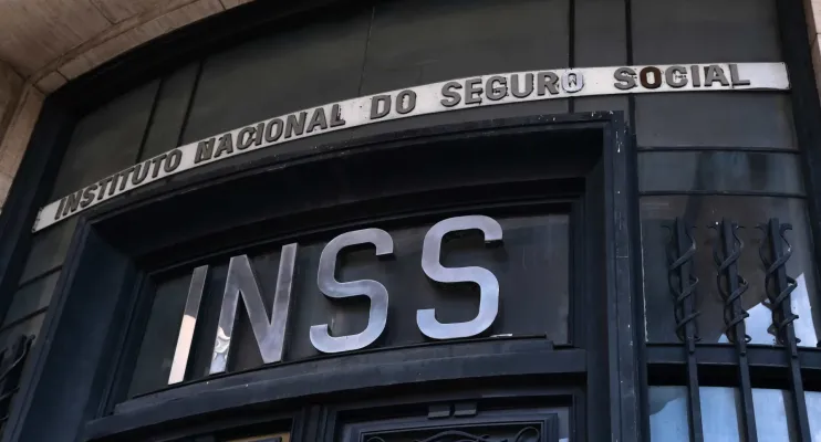 INSS aumenta análise de aposentadorias por robôs e nega benefício em seis minutos