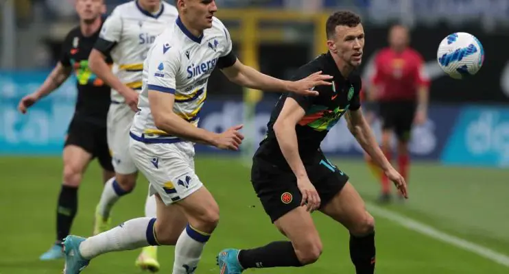 Inter faz lição de casa, bate Hellas Verona e cola na liderança do Italiano