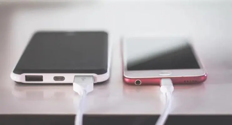 iPhones terão mesma entrada de celulares Android: 'Não temos escolha', diz vice da Apple