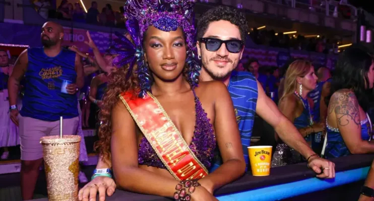 Iza assume namoro com João Vitor Silva 