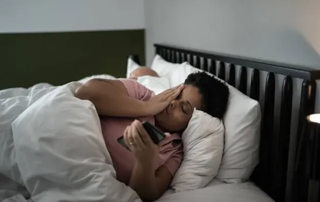 Já acorda cansada? 5 hábitos que vão te ajudar, segundo médico