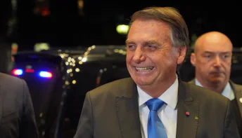 Jair Bolsonaro se aposenta; valor da aposentadoria deve ser de cerca de R$ 30 mil por mês