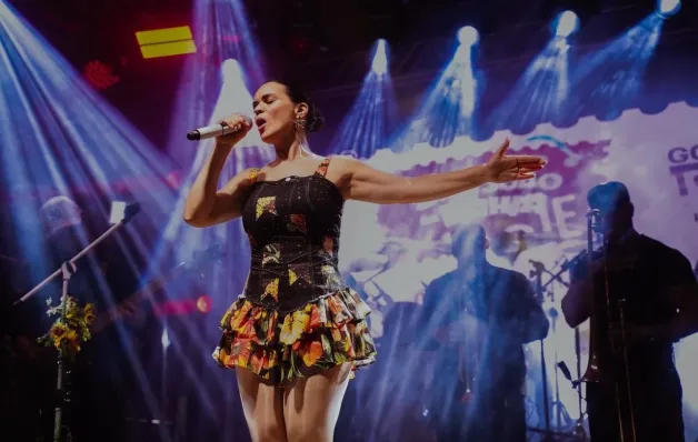 Jeanne Lima agita o Extremo Sul com show marcado por clássicos do forró e muita emoção