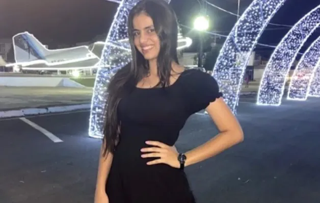 Jeniffer Moreira, de 19 anos,  morre ao engasgar com lanche; ela estava de casamento marcado