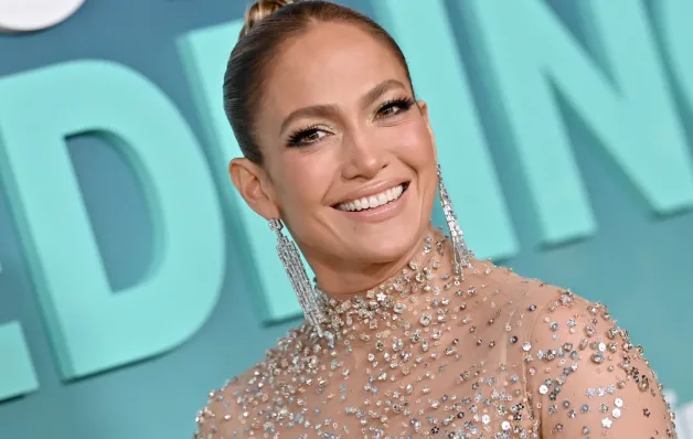 Jennifer Lopez afirma ter expulsado marido de set antes de filmar cena de sexo
