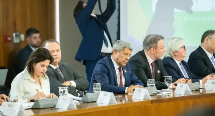 Jerônimo Propõe "Agenda Ampla de Segurança Pública" e Parceria com Governo Federal em Encontro com Lula