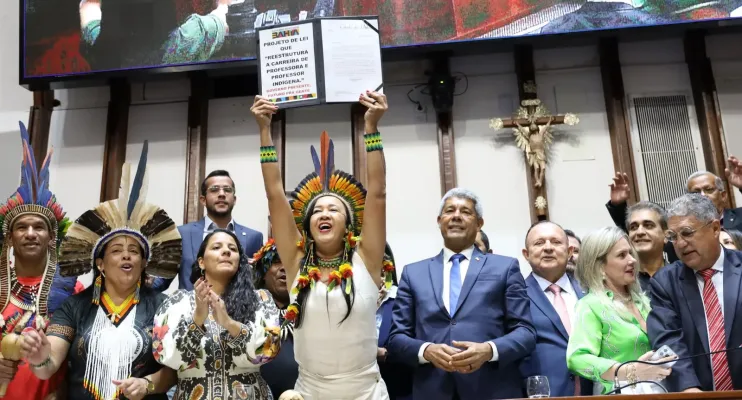 Jerônimo Rodrigues entrega à Alba projeto de lei que reestrutura a carreira de professores indígenas