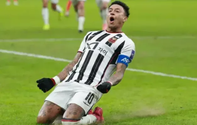 Jesse Lingard desembarca no Brasil para reforçar o Corinthians