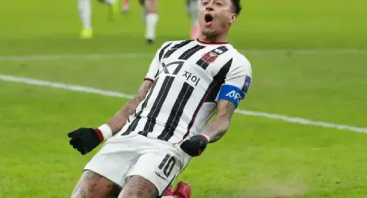 Jesse Lingard desembarca no Brasil para reforçar o Corinthians