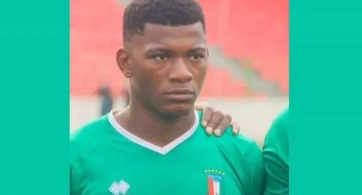 Jogador de 23 anos morre após desmaiar durante treino com seleção