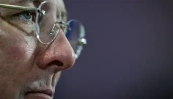 John Textor declara guerra ao PSG e acusa clube de distorcer competição
