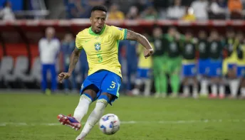 Jornal argentino ironiza eliminação do Brasil na Copa América: 'Ronaldinho não perdeu nada'