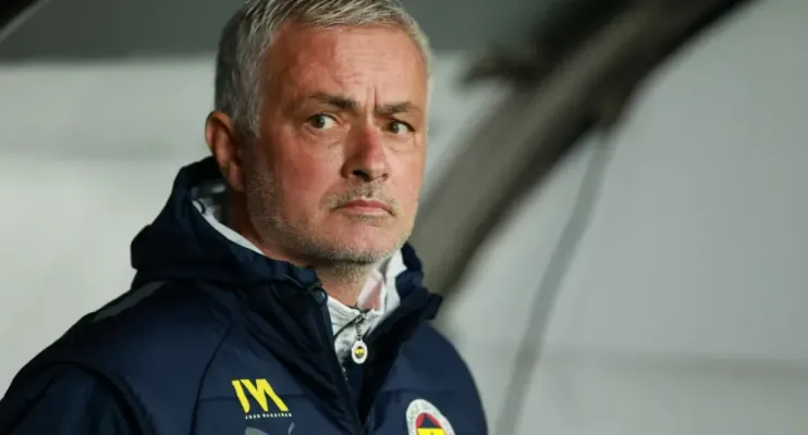José Mourinho surge como favorito para assumir o Manchester United