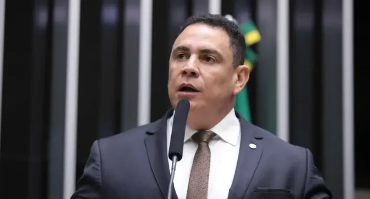 Josias da Vitória recebe apoio unânime e segue no comando da bancada federal capixaba