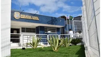  Jovem agride companheira, corta cabelo e tenta cortar orelha dela com pedaço de vidro