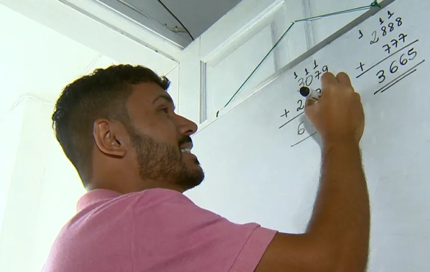 Jovem capixaba de escola pública ganha bolsa e vai fazer faculdade de música na Áustria