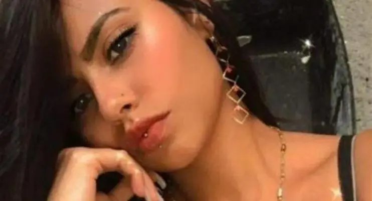 Jovem de 20 anos é morta a tiros por ex-marido enquanto esperava transporte