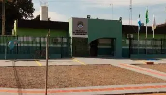 Jovem é roubado e estuprado enquanto saia de universidade, diz polícia
