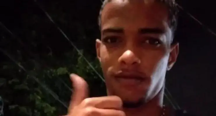 Jovem vai a encontro em praça de Vitória e é morto a tiros