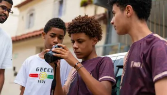 Jovens de Cariacica produzem memória sobre a Estrada de Ferro Vitória a Minas em oficinas de fotografia e HQs
