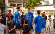 Jovens de Vitória trocam descanso no feriado por ação social na Serra