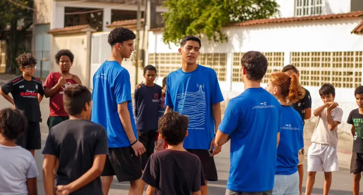 Jovens de Vitória trocam descanso no feriado por ação social na Serra