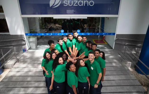 Jovens recebem certificação em Operador e Operadora de Processo de Produção pela Suzano