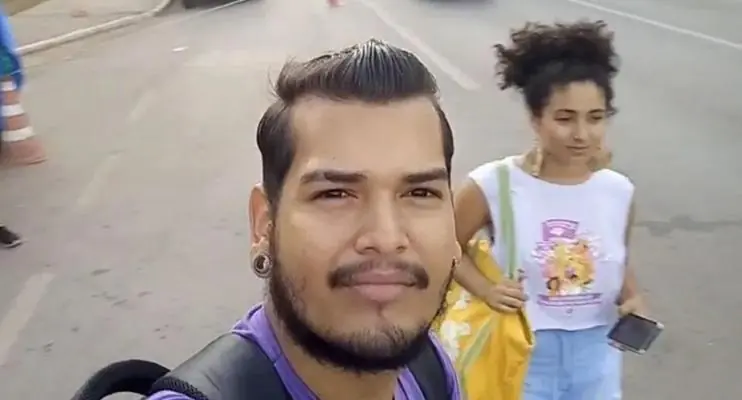 Jovens são presos por filmarem PMs lanchando em acampamento bolsonarista, em MT