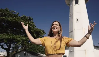 Júlia Almeida lança videoclipe no YouTube e em evento na Barra do Jucu