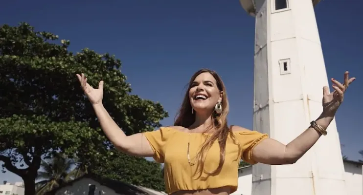 Júlia Almeida lança videoclipe no YouTube e em evento na Barra do Jucu