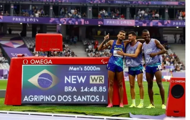 Julio Cesar conquista primeiro ouro do atletismo nas Paralimpíadas de Paris e bate recorde mundial