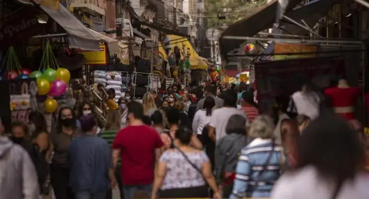 Juros altos e fim do 'dinheiro extra' fazem economia dar sinais de desaceleração