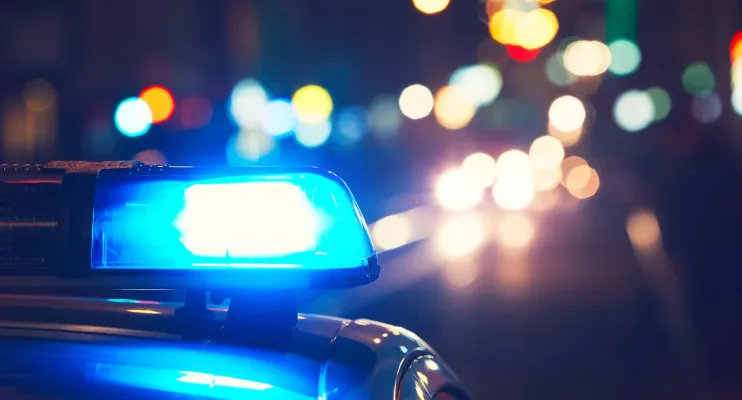 Justiça autoriza PM réu por homicídio a trabalhar de tornozeleira eletrônica em SP