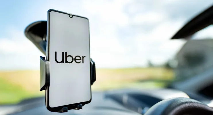 Justiça do Trabalho decide que Uber deverá registrar motoristas