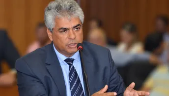 Justiça Eleitoral manda retirar posts contra candidato Carlos Robson e fixa multa de R$ 2 mil por dia