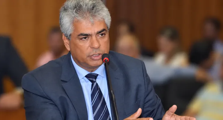 Justiça Eleitoral manda retirar posts contra candidato Carlos Robson e fixa multa de R$ 2 mil por dia