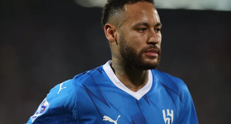 Justiça pode apreender passaporte de Neymar após pedido de ex-modelo