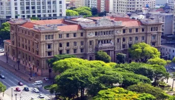 Justiça suspende lei que obriga bares a fornecer água de graça em SP