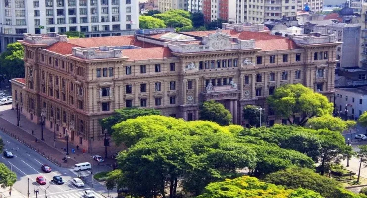 Justiça suspende lei que obriga bares a fornecer água de graça em SP