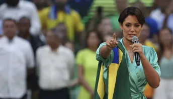 Justiça tenta intimar Michelle Bolsonaro