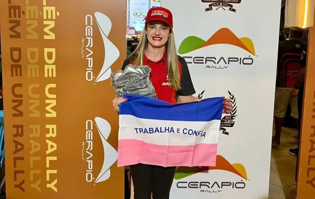 Késsia Tristão leva medalha de prata em campeonato de motociclismo