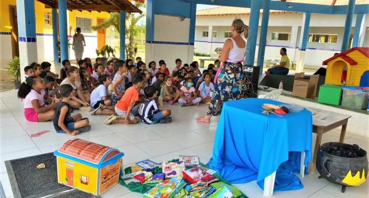 Kombiteca leva descontração e aprendizado para escola de Jaguaré
