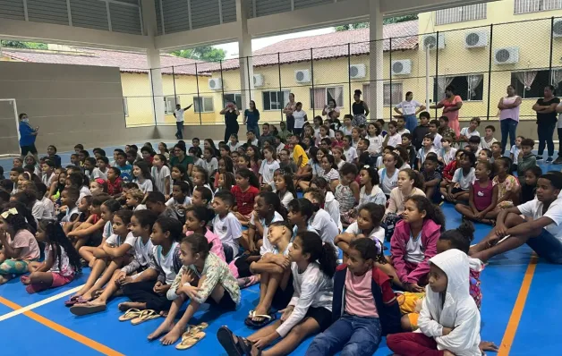 Kombiteca percorre escolas e leva arte e leitura a estudantes de Jaguaré