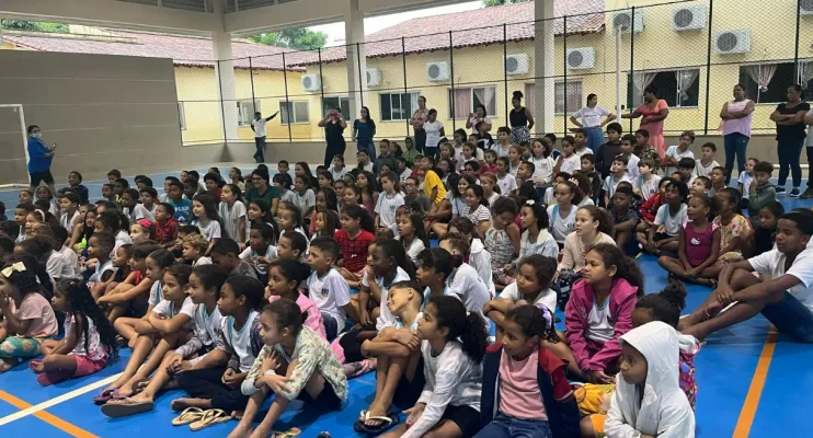 Kombiteca percorre escolas e leva arte e leitura a estudantes de Jaguaré