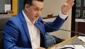 Lei de Fabrício Gandini proíbe cobrança de material escolar de uso coletivo