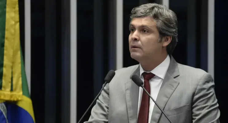 Líder do PT pede à PF investigação contra Nikolas e irmãos Bolsonaro por incitação golpista