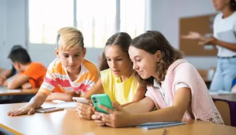 Limite a uso de celular nas escolas é aprovado