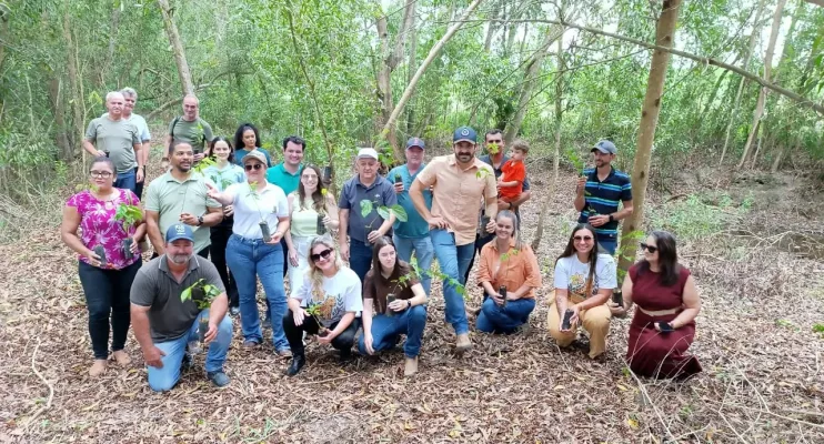 Linhares amplia ações do Programa Municipal de Recuperação de Nascentes com plantio de mudas nativas no interior