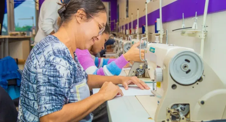 Linhares está com inscrições abertas para curso de costureira de tecido malha